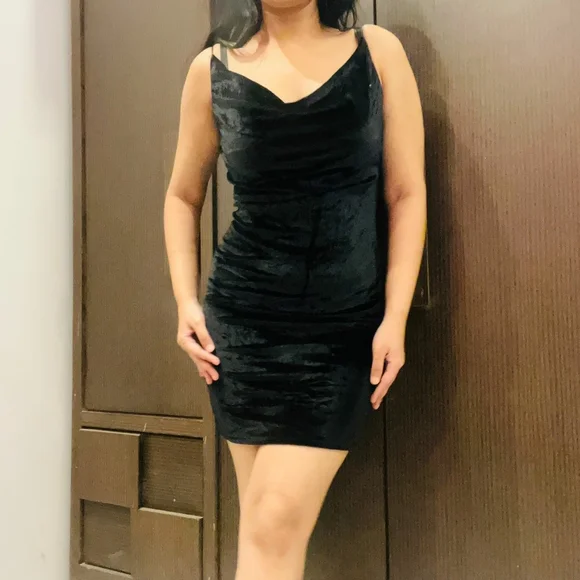 Black velvet cowl neck dress - Picture 4 of 4